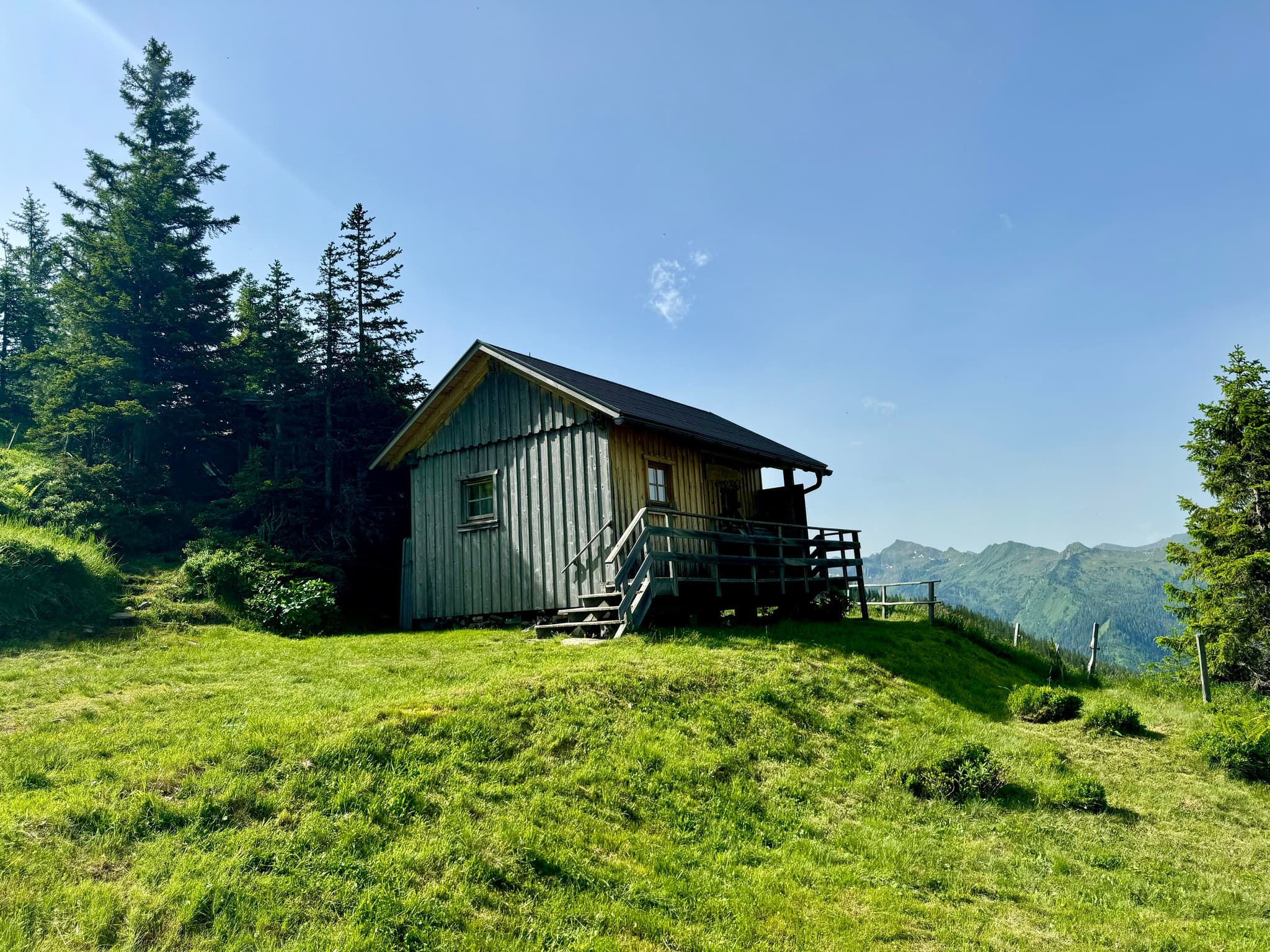 Berghut Alm op een berg in Donnersbachwald